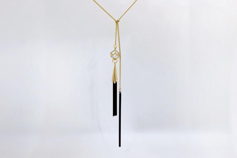 [Ozel] Modern Classic Glossy Brass Cubic Necklace
